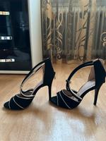 Sandalen High Heels Pumps Schwarz Gold 38 Hessen - Fernwald Vorschau