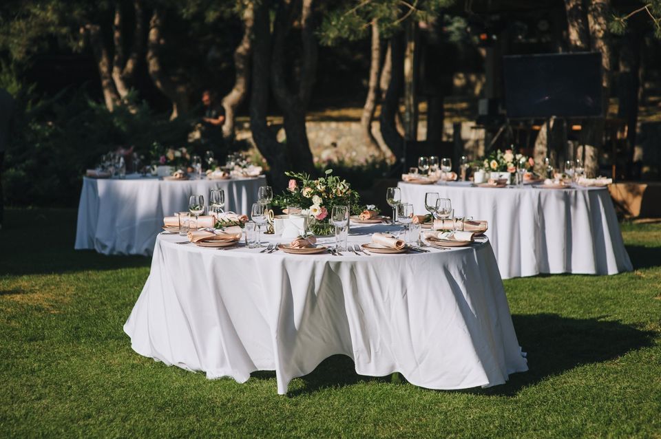 Banketttische eckig o. rund Tisch Set Feier Hochzeit / mieten in Hamburg