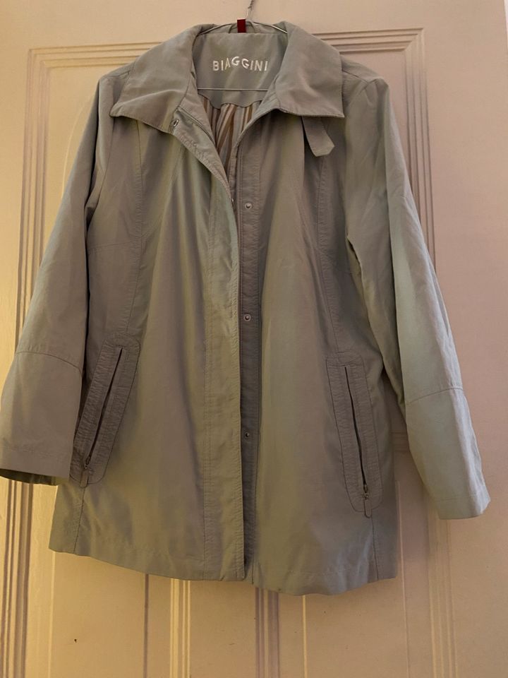 Leichte Biaggini Jacke, mint, Gr. 38 in Berlin