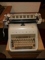 Alte Triumph Schreibmaschine manuell 60er Jahre zu verschenken Baden-Württemberg - Plochingen Vorschau
