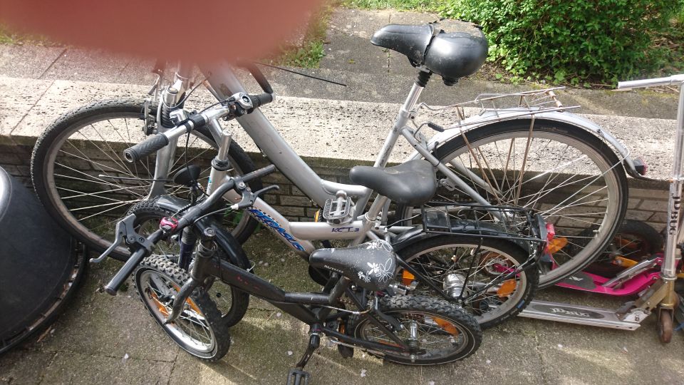 einige verschiedene defekte Fahrräder Räder & Roller in Fröndenberg (Ruhr)