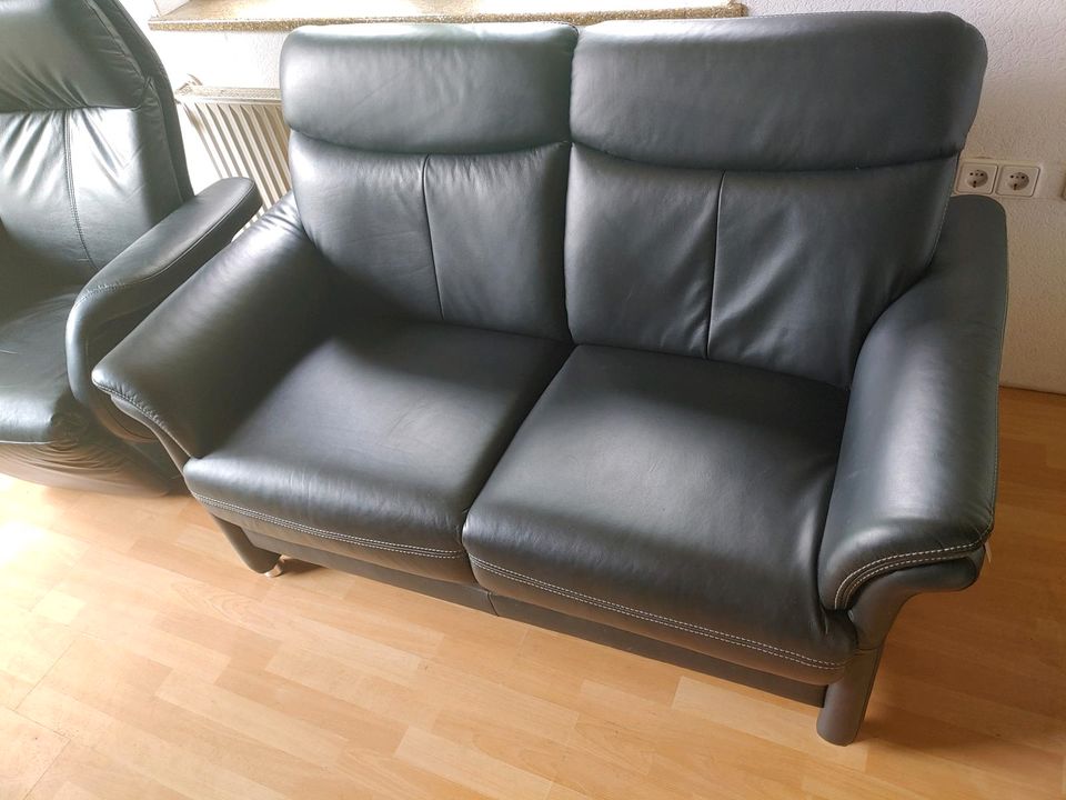 Ledersofa Couch 2er mit abklapbarer Lehne in Aurich