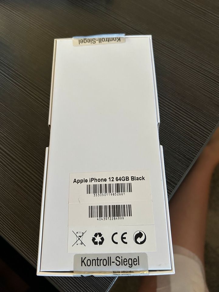 iPhone 12 64 GB schwarz, neu, original Verpackt in Halle