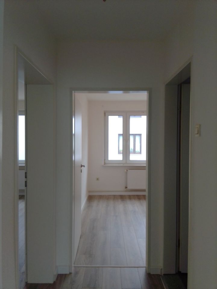 Anfragen NUR per E-Mail. Zentraler geht`s nicht! 3-Zi-Wohnung im 1-OG mit perfektem Grundriss und Balkon. in Bremerhaven