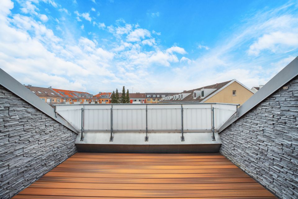 HEGERICH: Charmante in 2000 ausgebaute Dachterrassenwohnung in München