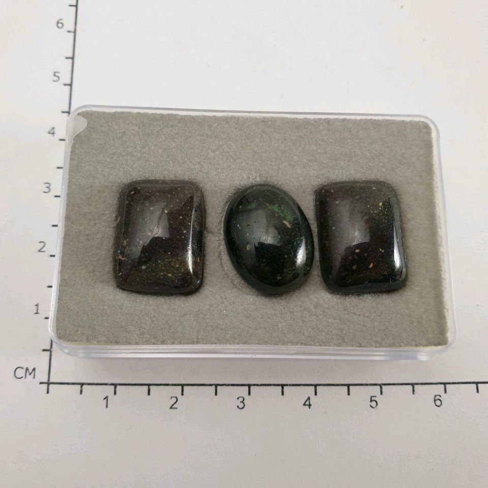 3 dunkel behandelte Opale ( ca. 22 Carat ) je 16 x 12 mm in Recklinghausen