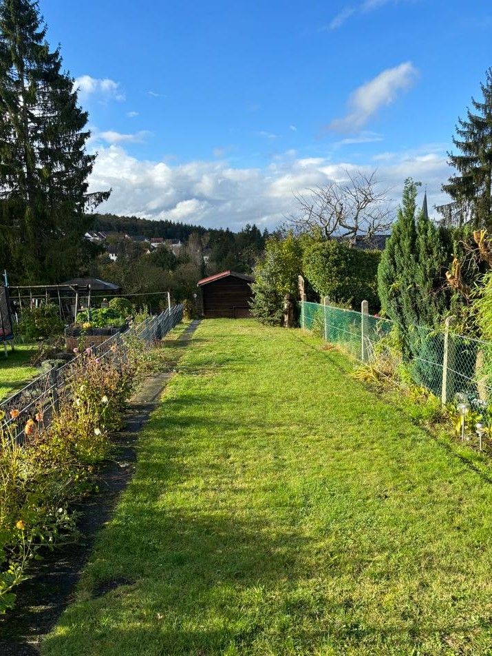 12 Familienhaus mit Garten und Garage in Großrosseln in Saarland