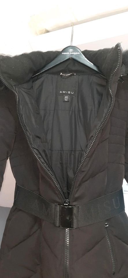 Robuste Winter Jacke mit Gürtel xs in Schöneiche bei Berlin