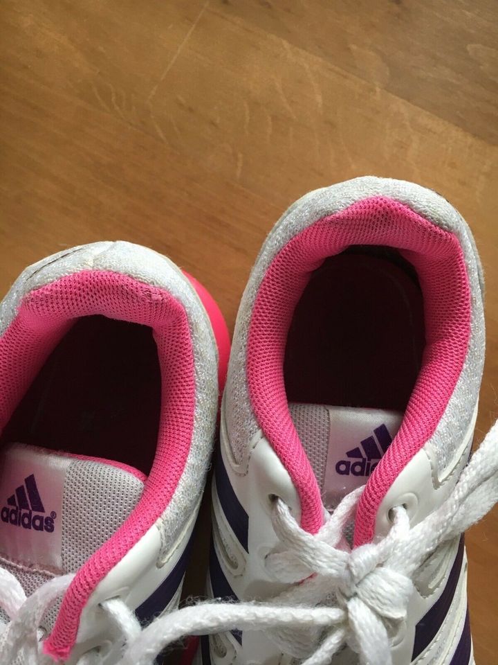 Turnschuhe Adidas 32 weiß rosa in Bilshausen