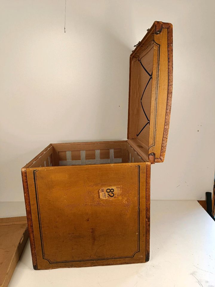 Antiker Reise-Koffer Vintage in Mommenheim