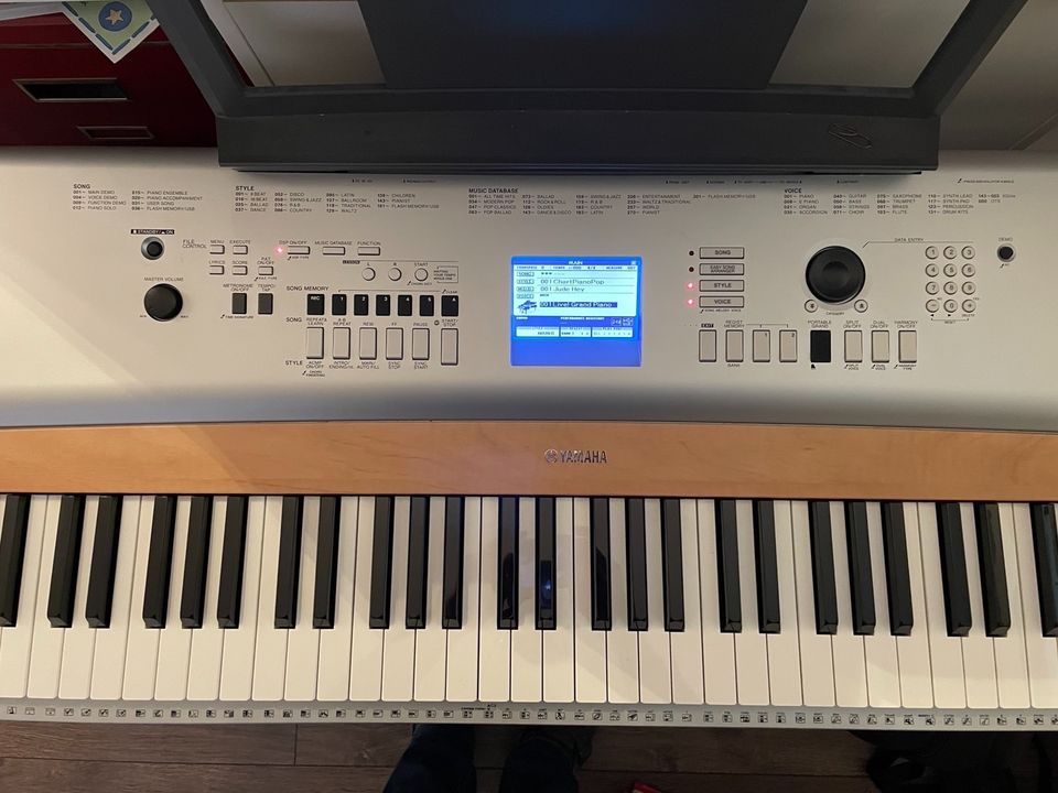 Yamaha Portable Grand DGX 630, E-Piano+Hocker+Bücher+Software in Zarpen