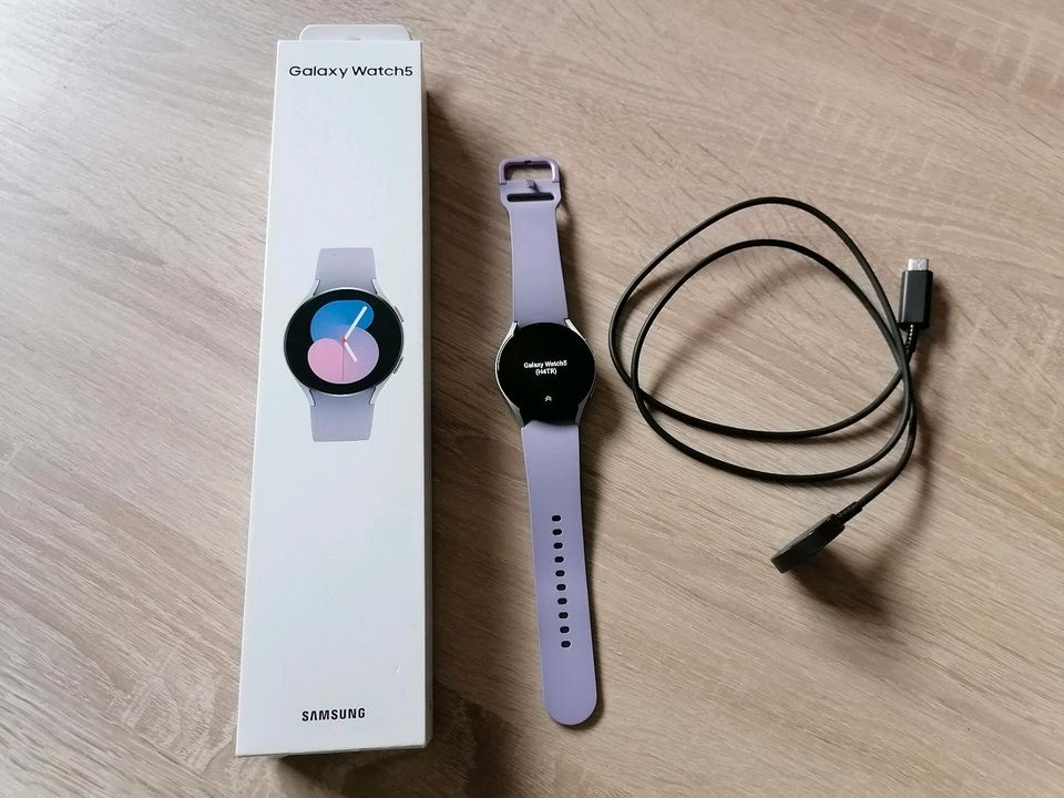 Samsung Galaxy Watch 5 lila *OVP**NEU**GARANTIE* in Hammersbach