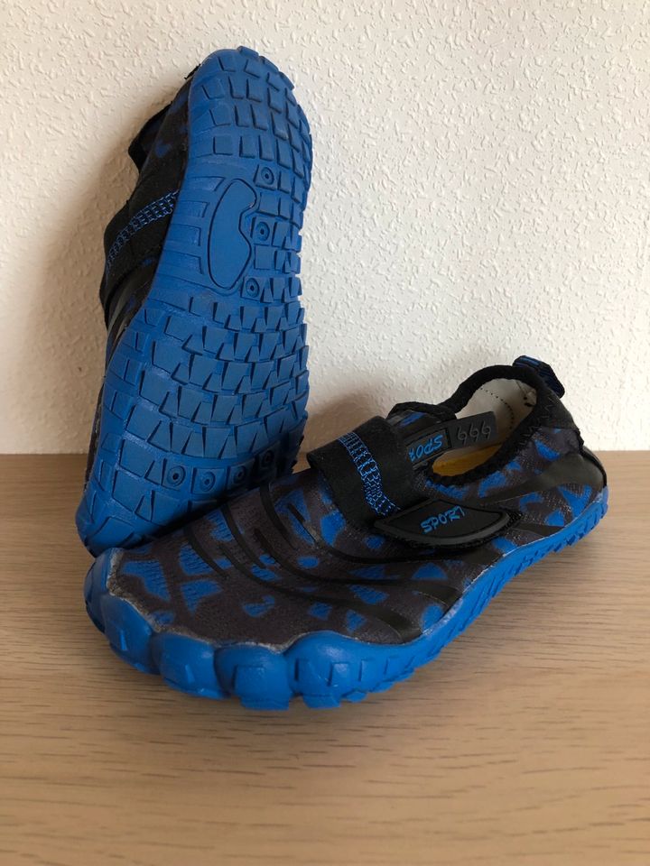 Badeschuhe Gr 32 in Solms