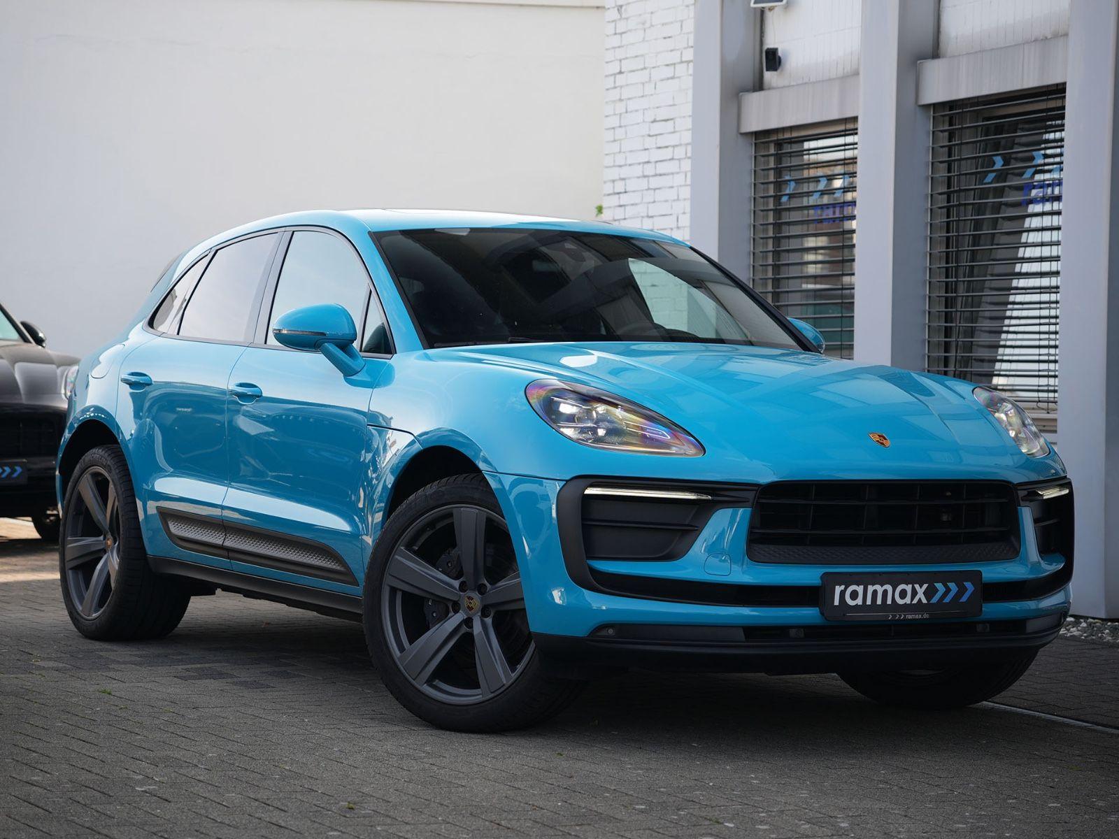 Abbildung des Autos Porsche MACAN  PANO-KAME…