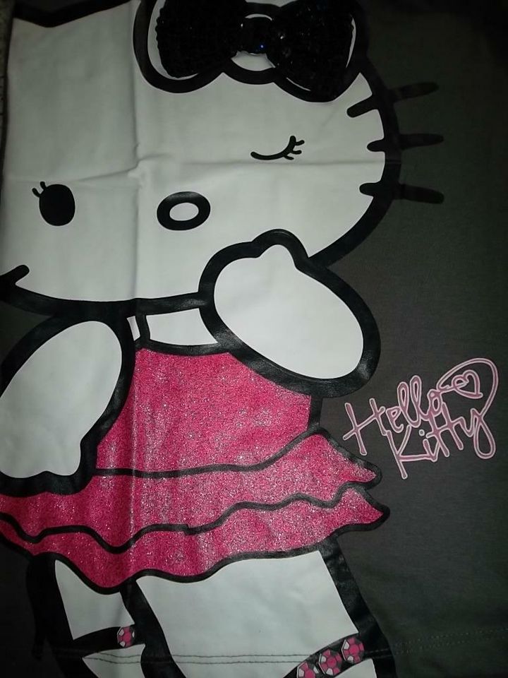 2 Neuwertige Hello Kitty Shirts im Doppelpack Gr. 146/152 in Frohburg