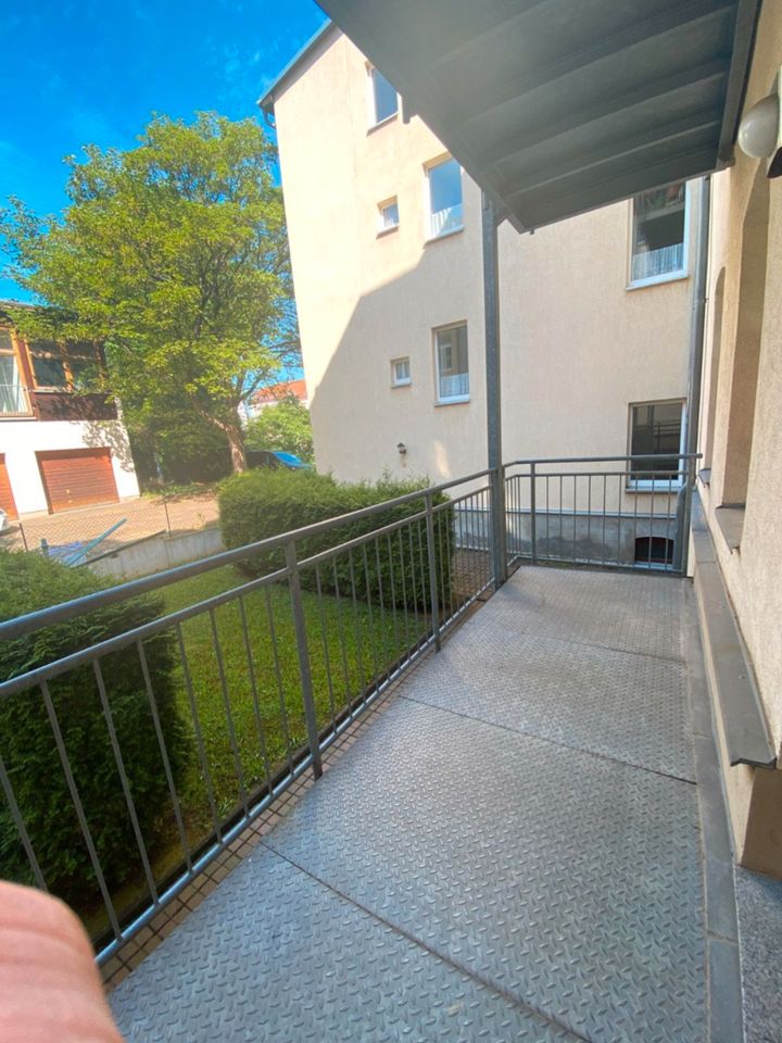 Wunderschöne 2 Raum Wohnung Zwickau mit Balkon und Einbauküche zu vermieten in Zwickau