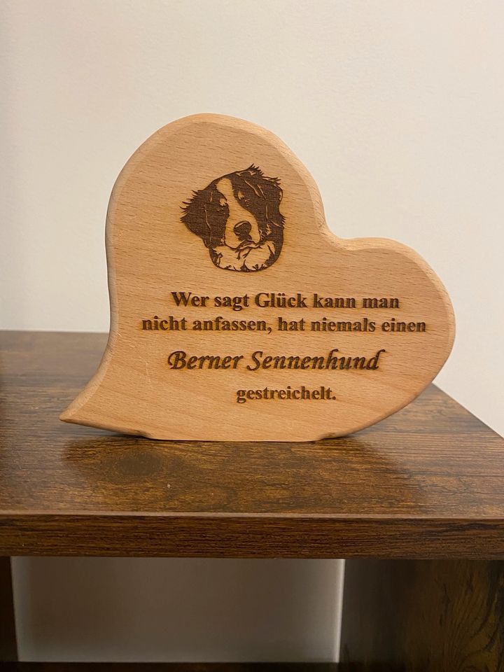 Herz aus Holz "Berner Sennenhund", Geschenk, Andenken, Deko usw. in Eschlkam