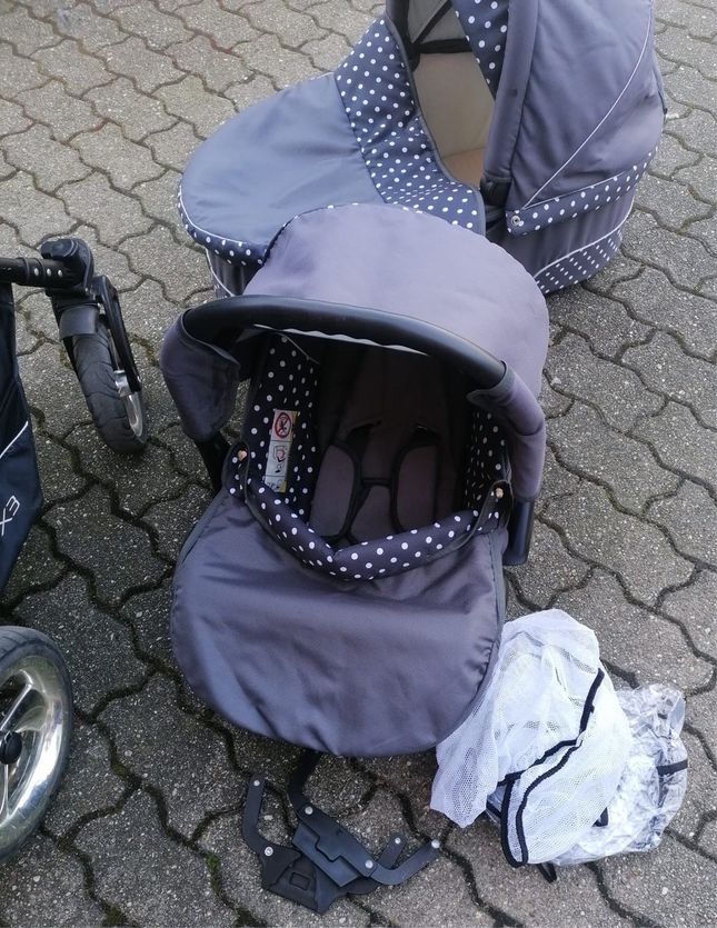 Kinderwagen 3 in 1 in Solingen