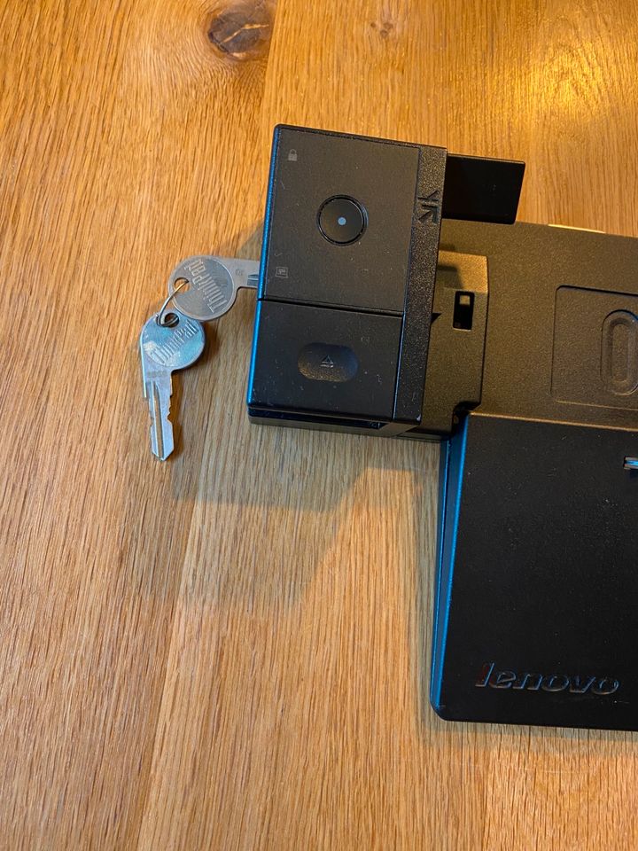 Lenovo ThinkPad Ultra Dock 40A2 20V inkl. 2 Schlüssel in Essen