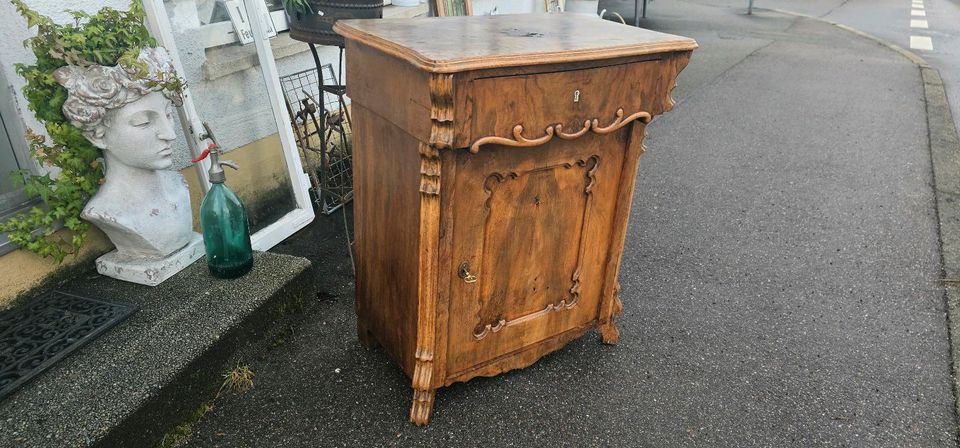 Alter antiker Schrank Kommode Vertiko Louis Philipp 1850 Nussbaum in Frickenhausen