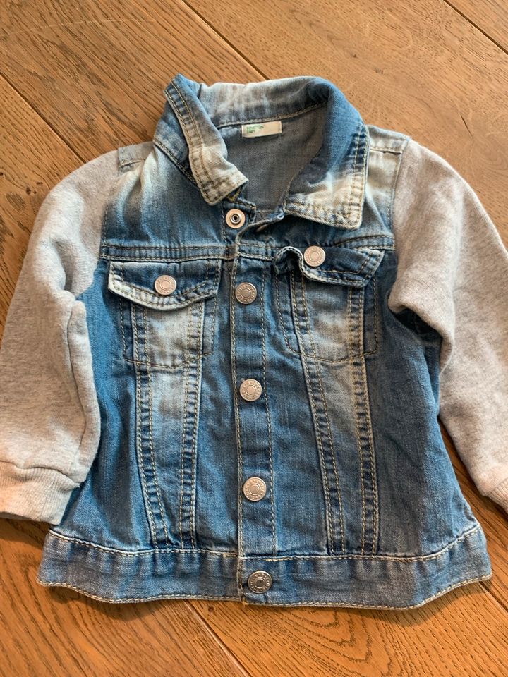 Benetton Jeansjacke Baby, Gr. 74- Ärmel aus Sweatstoff in Gelnhausen