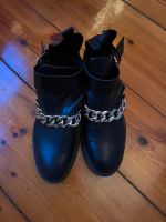 Pull & Bear Stiefeletten mit Cut Outs, schwarz, Gr. 39 Berlin - Charlottenburg Vorschau