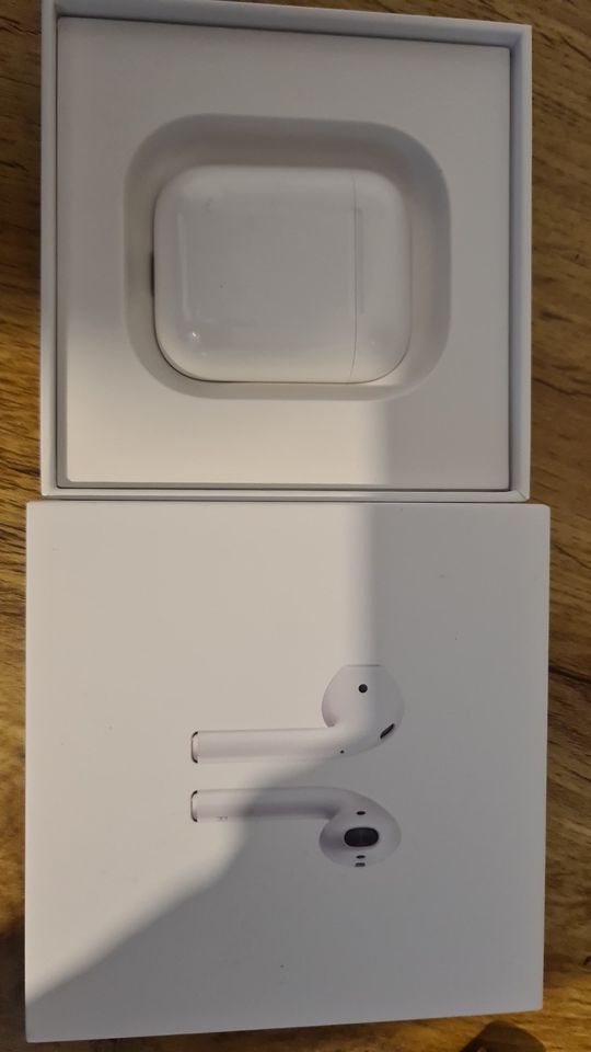 Apple AirPods 2. Generation in Aspach