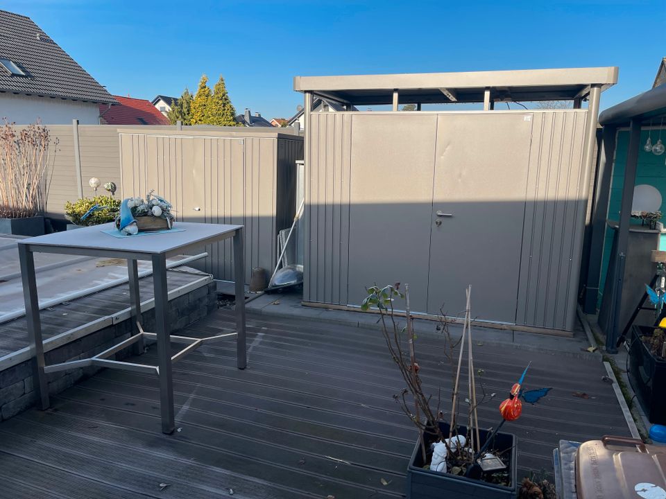 Charmantes Einfamilienhaus mit großer Einliegerwohnung sowie einem Pool und einem riesigen Carport! in Waltrop