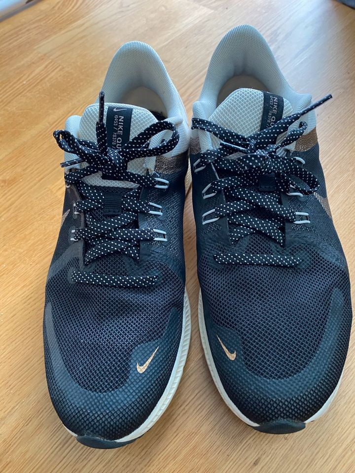 Nike quest Laufschuhe Größe 40 in Ottobrunn