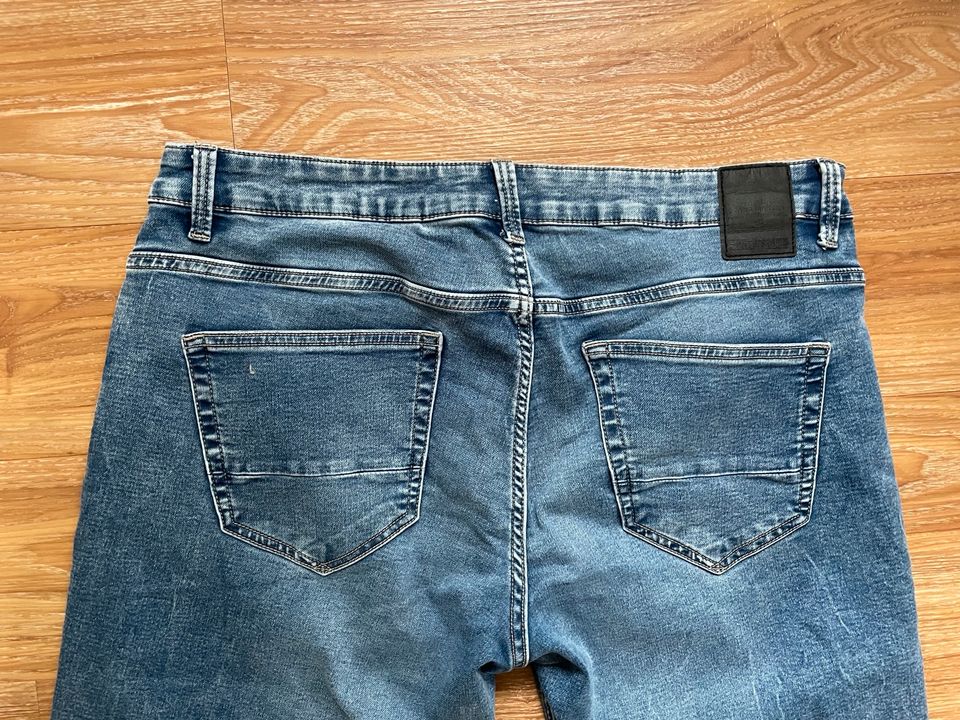 ONLY & SONS Herren Jeans Gr. W38/L32 Blau in Buchholz in der Nordheide