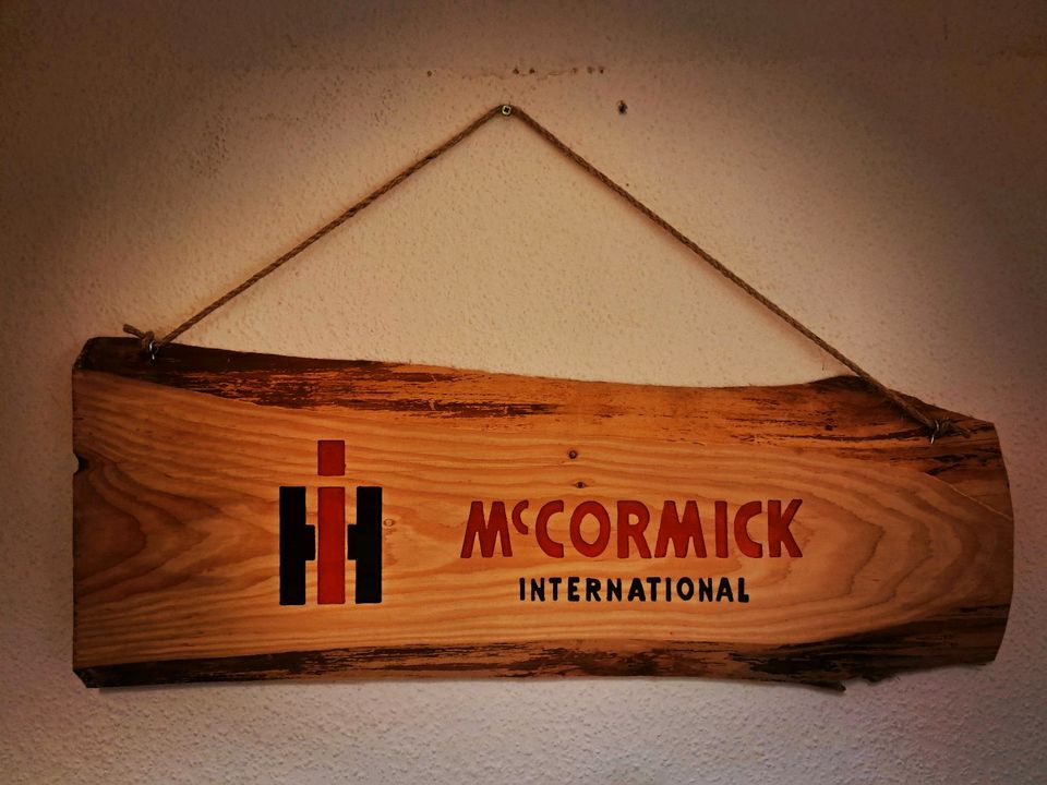IHC MC CORMICK Holzschild in Bad Salzdetfurth