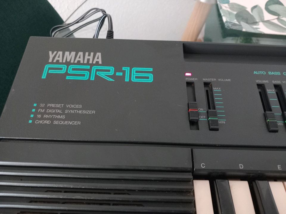 Yamaha PSR-16 inkl. Netzteil in Berlin