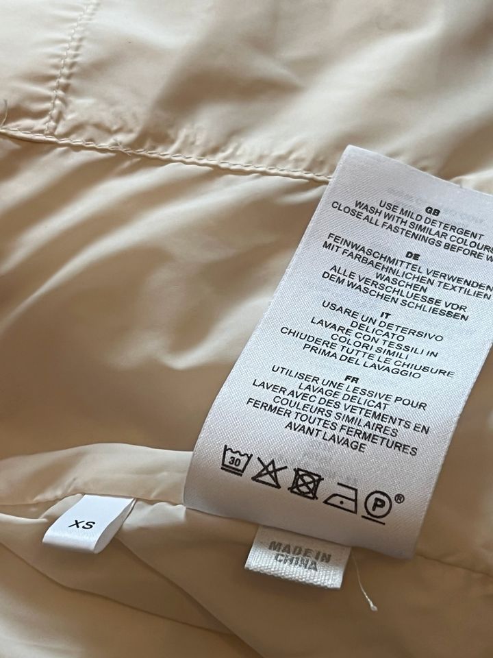 Creme Daunenjacke XS CLOSED in Olfen