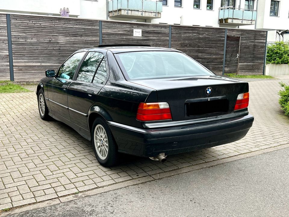 BMW 316i E36 Limousine Schiebedach Alufelgen in Hamburg