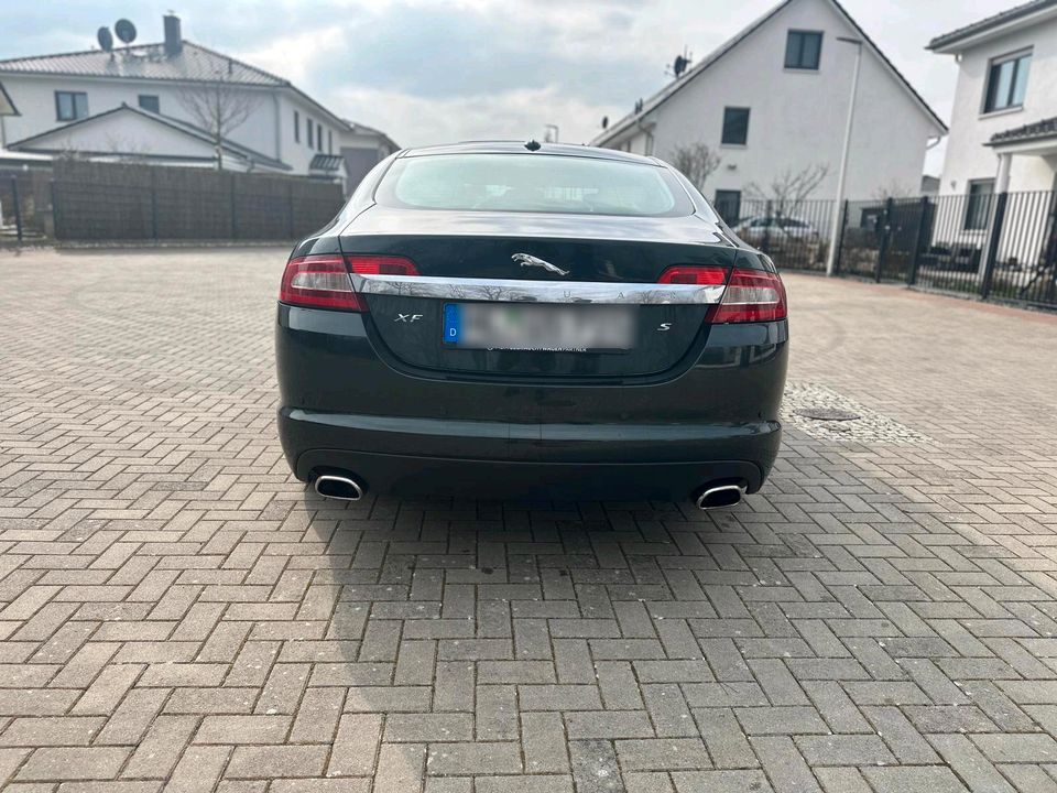 Jaguar XF 3.0 V6 Luxury Line in Berlin