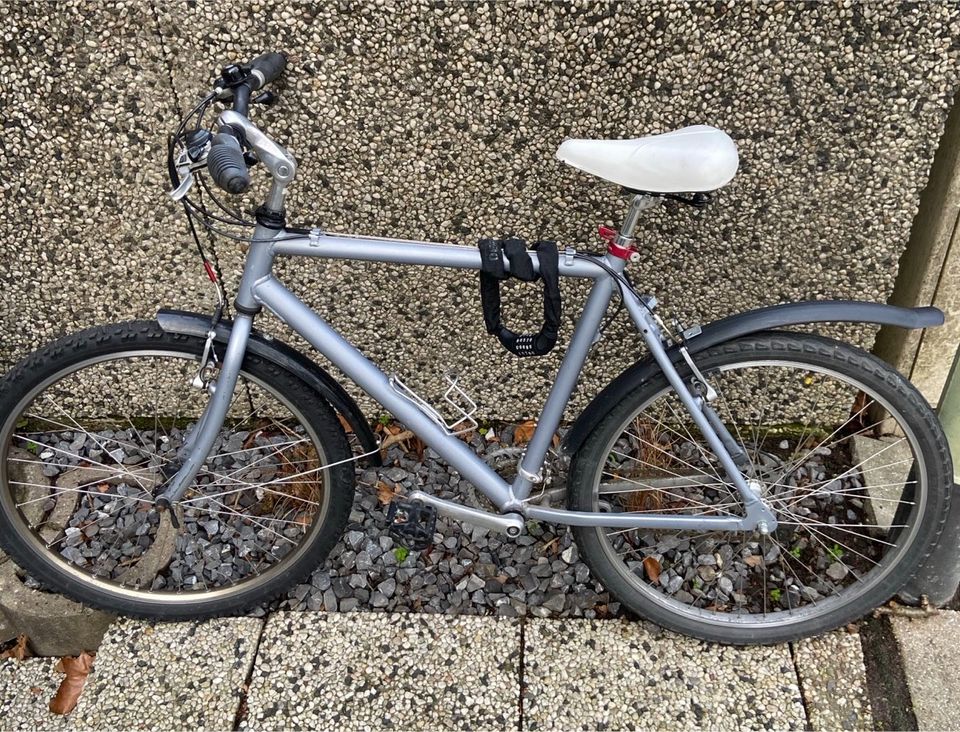 Herren Fahrrad Mountainbike Wochenend Schnäppchen in Essen