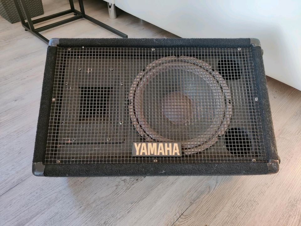 Yamaha SM10IV passiver Bühnenmonitor / Lautsprecher in Limbach-Oberfrohna