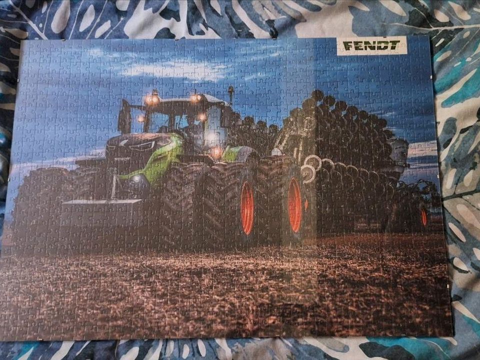 Puzzle traktor Fendt 66x47 cm 1000 Teile leuchtet nachts in Wegscheid