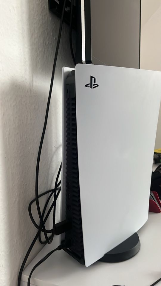 PlayStation 5 Mit Zubehör in Enger