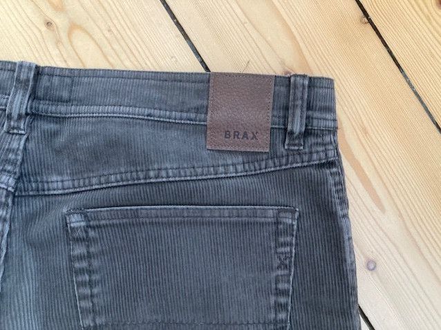 Cordhose Herren von BRAX in Braun, Größe 54 (EU) in Göttingen