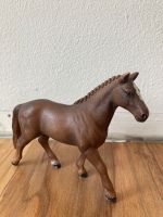 Schleich Pferd braun Mähne geflochten Warmblut Stute Blässe weiß Bayern - Heroldsberg Vorschau