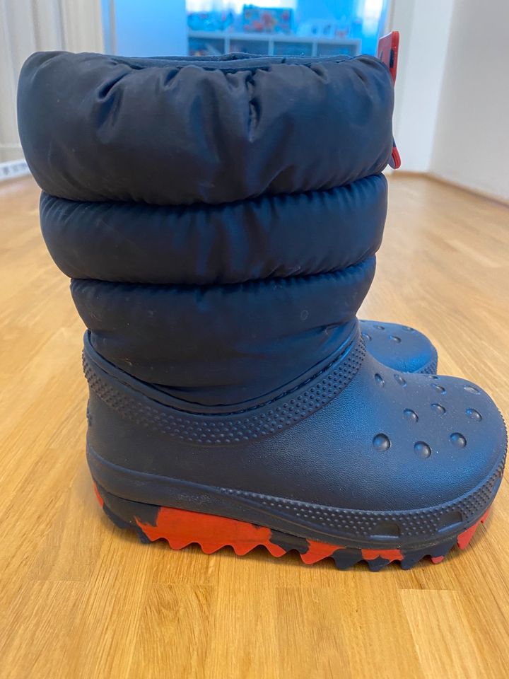 Crocs Winterstiefel Schneestiefel Winter Puff Boot C9 = 25 26 in Frankfurt am Main