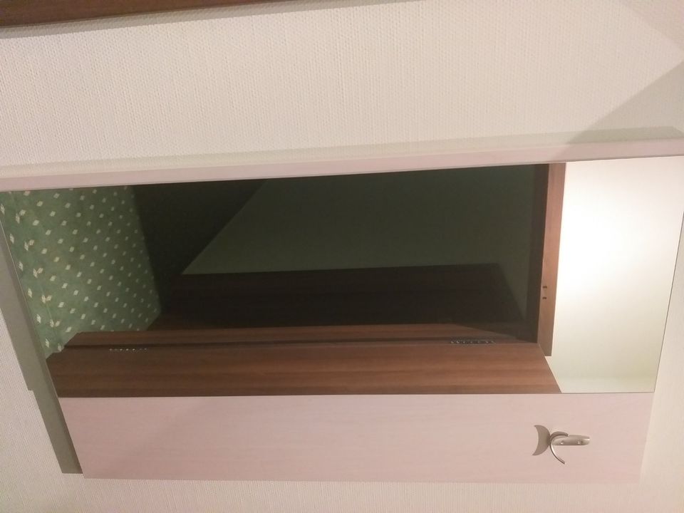 Wandgarderobe mit Spiegel - Buche in Knittlingen