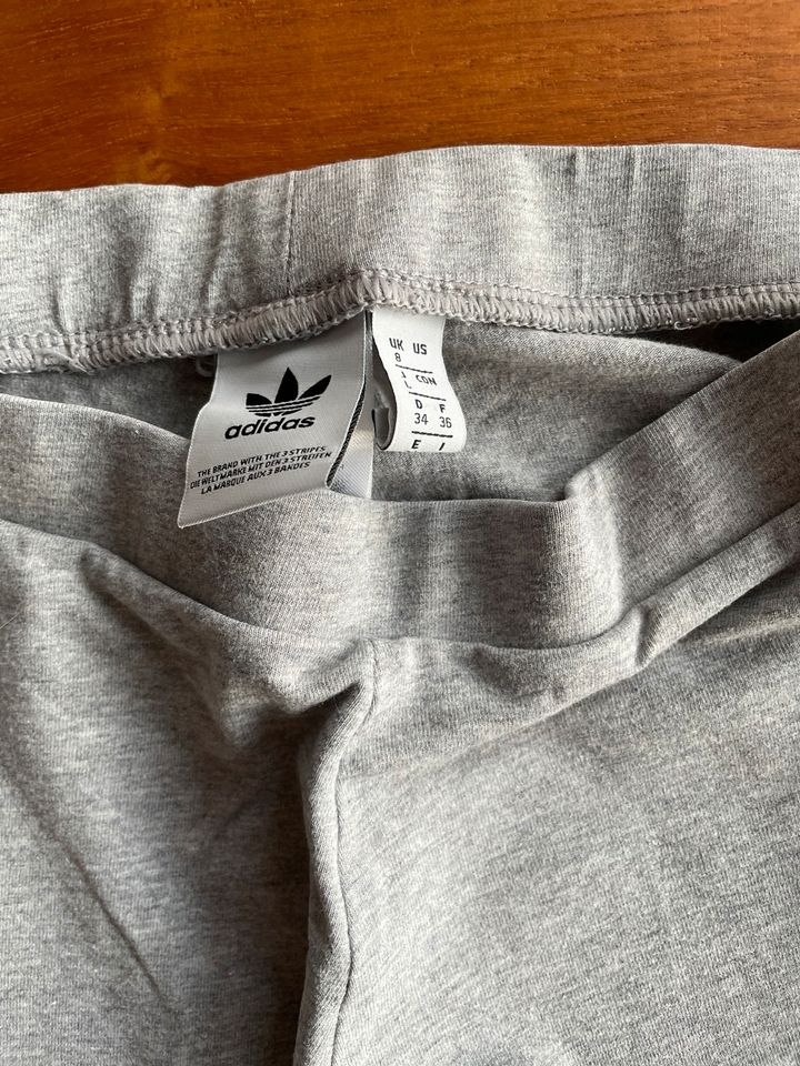 Sportleggings Adidas, Gr. 34, grau in Düsseldorf