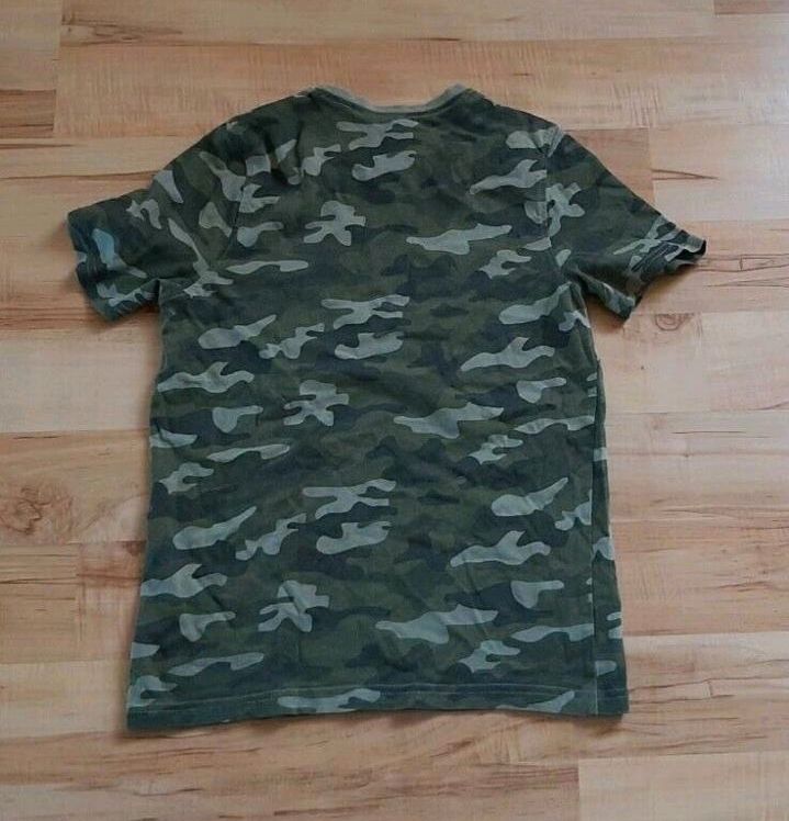 C&A Camouflage Jungen Tshirt Gr. 146/152 in St Gangloff