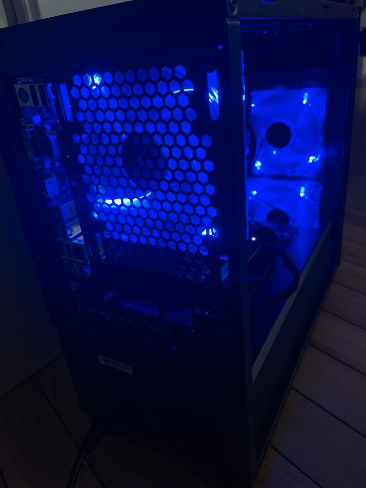 Gaming PC (64GB RAM, 4.25 GHZ CPU, 2 TB SSD, GTX 1660 GPU) in Hamburg