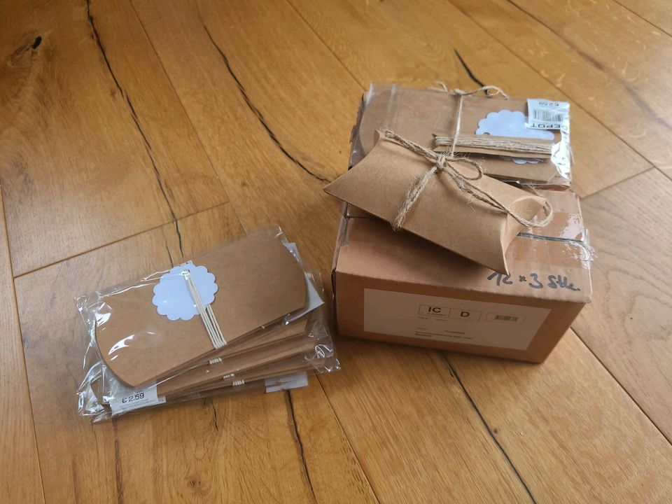 Geschenkverpackungen,  96 Stk. Mit Anhänger in Kupferzell