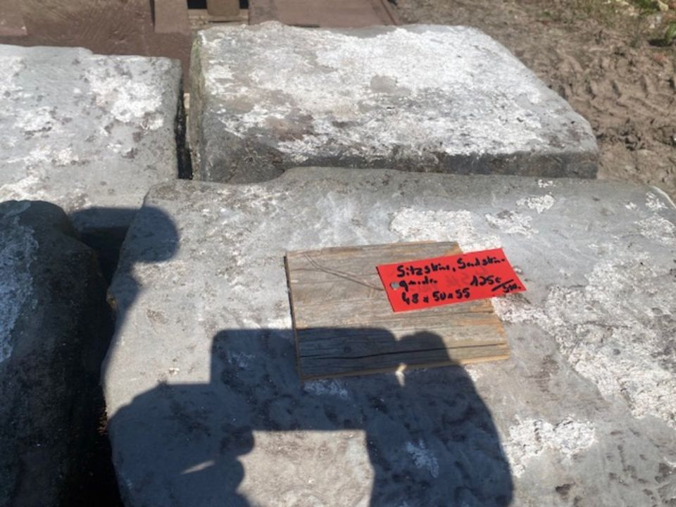 Sitzsteine – antike Sandstein Quader für Ihren Garten in Lemgo