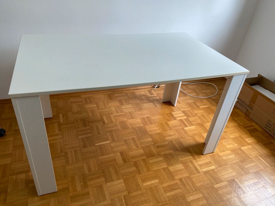 Tisch Schreibtisch in weiß 80 x 135 cm in München