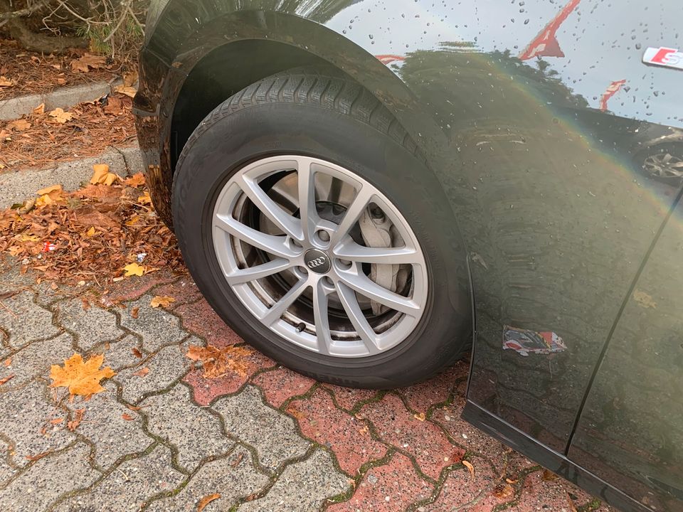 Pirelli Winterreifen 225/60 R17 99H auf Audi Aluminiumfelge in Hamburg